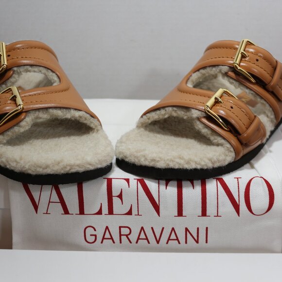 Valentino Garavani Fussfriend shearling-lined leather sandals - Picture 1 of 6